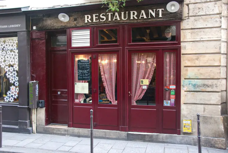 Robert et Louise is another great restaurant serving steak frites in Paris