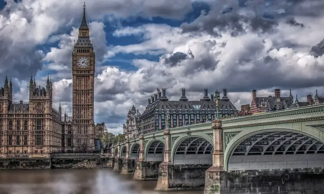London, UK - day trips from Paris to other countries