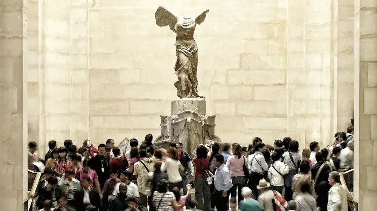 Crowds in the Louvre