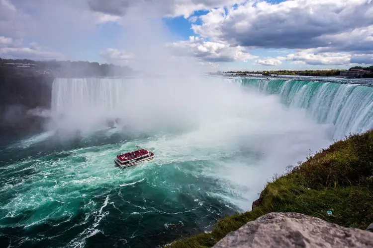 Niagara Falls, one of the most popular daytrips from Toronto