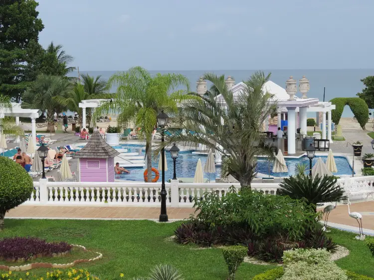 Riu Palace Tropical Bay main pool and swim-up bar
