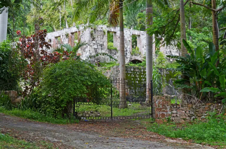 Facts About Jamaica - Plantation house ruins near Montego Bay