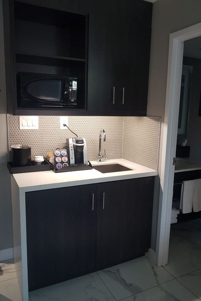 embassy-suites-toronto-airport-review-kitchenette