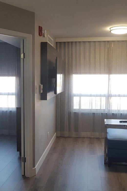 embassy-suites-toronto-airport-review-room