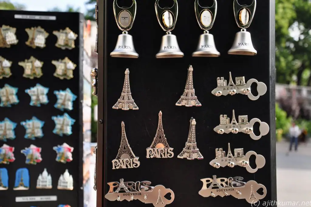 paris-souvenirs-fridge-magnets
