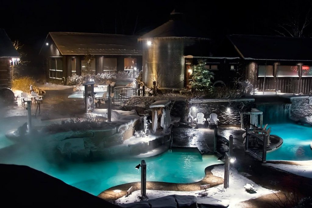The pool at Scandavine Spa in Ontario during the winter