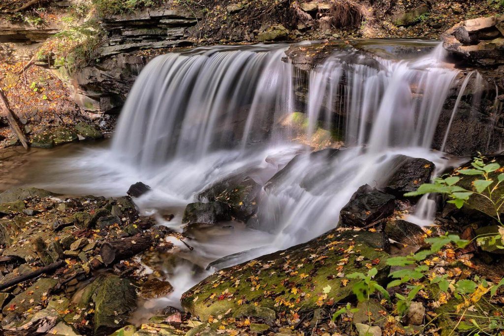 Lower Twe's Falls, one of the places to visit in Hamilton on a day trip from Toronto