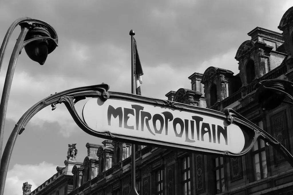 Metropolitain Sign 