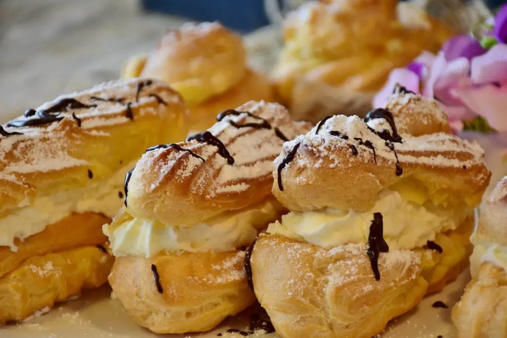 french foods to eat in paris eclair