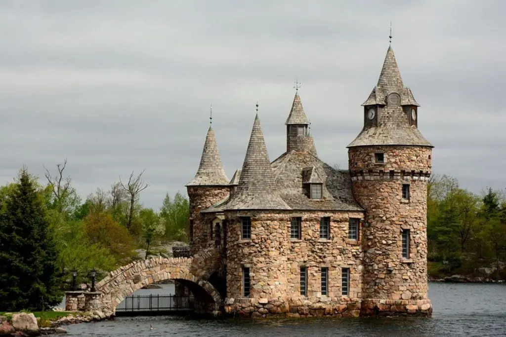 Things to do in Kingston Ontario - 1000 Islands boat tour