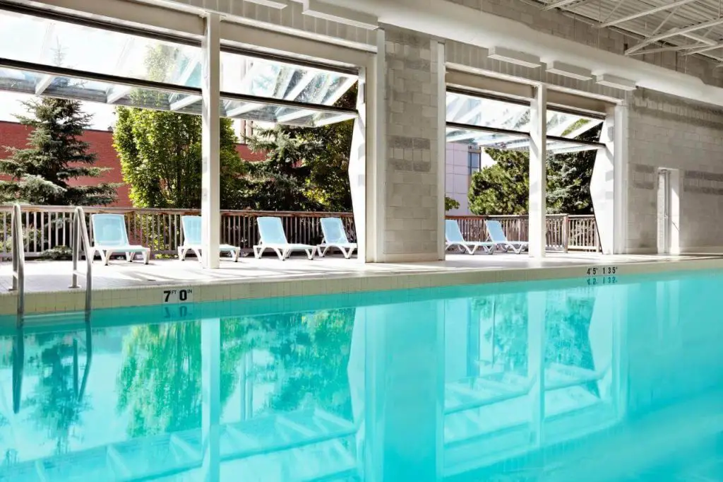 Sheraton Parkway Toronto North Hotel Suites pool
