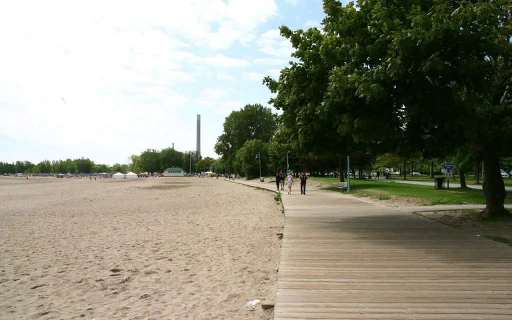 Things to do with Toddlers in Toronto beaches boardwalk