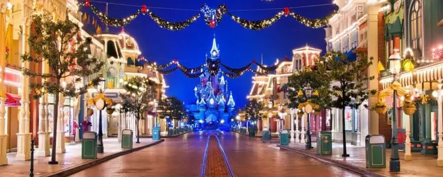 The Atmosphere during Christmas at Disneyland Paris