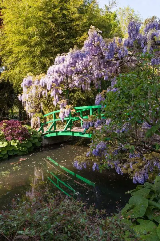 Things to see on a romantic day trip from Paris to Giverny
