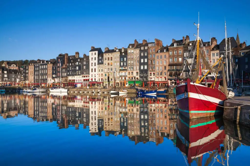 romantic day trip from paris to honfleur 10
